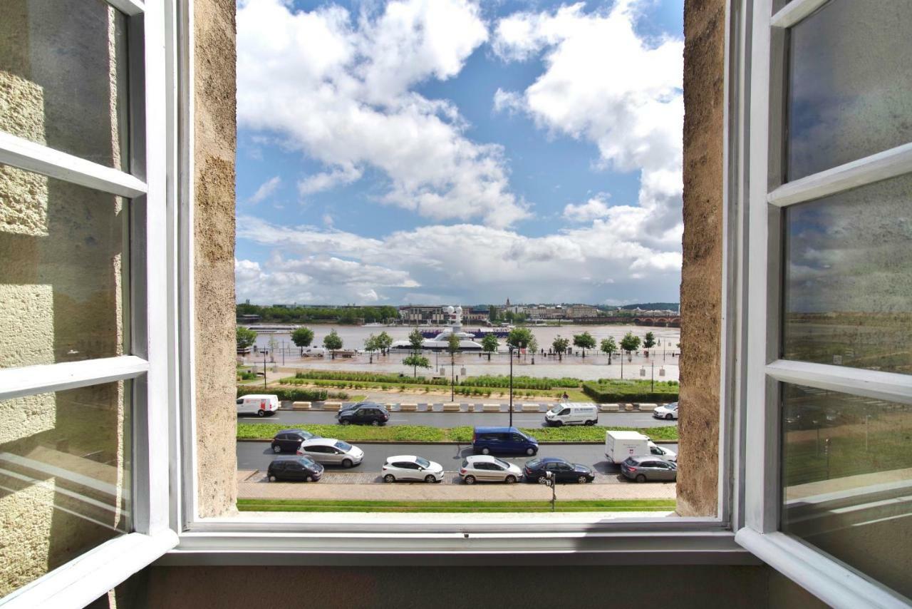Le Port De La Lune - Vue Panoramique Sur Les Quais Bordeaux Bagian luar foto